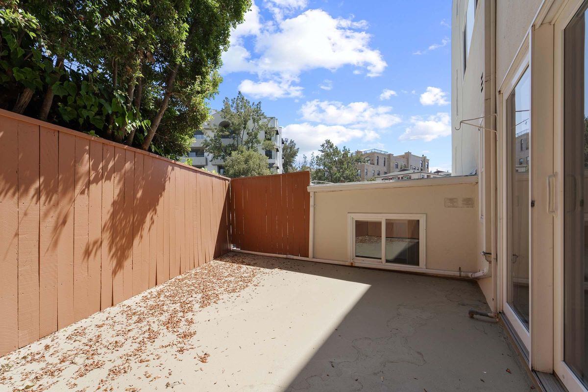 691 Levering Ave-21.jpg