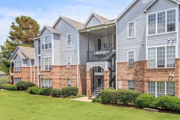ARBOR VILLAGE @ PASS ROAD APARTMENTS IN GULFPORT, MS.