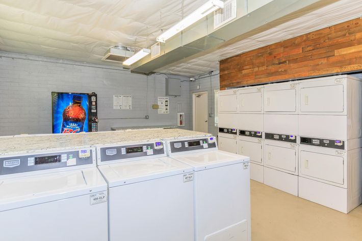 LAUNRY FACILITY THAT ACCEPTS CREDIT AND DEBIT CARDS
