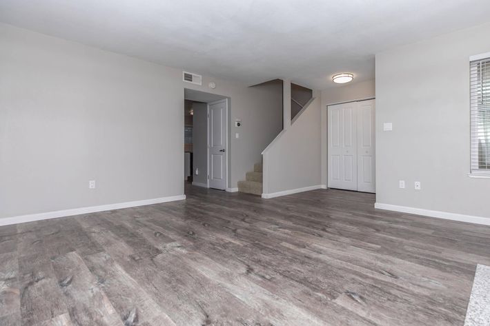 SPACIOUS SOUTHWOOD TOWNHOME FOR RENT 