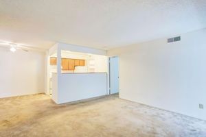Large Living Space  - Rainbow Ridge Apartments - Kansas City - Kansas