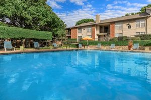 Oak Chase community pool and community building