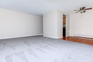 BRIGHT AND INVITING ONE BEDROOM APARTMENT FOR RENT IN EASTLAKE, OH