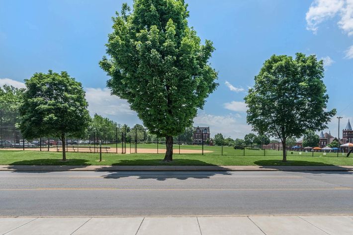 715 Woodland - Photo Gallery