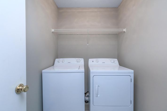 Washer dryer at Summertrees Apartments