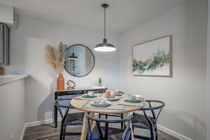 Updated Dining Area - The Overlook Apartments - Albaqurque - New Mexico  