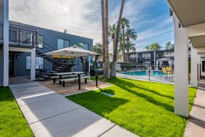 Shaded BBQ and Picnic Area - The Marlowe Apartments - Phoenix - Arizona