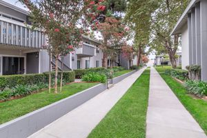 YOUR NEW APARTMENTS HOME AWAITS IN TUSTIN, CALIFORNIA