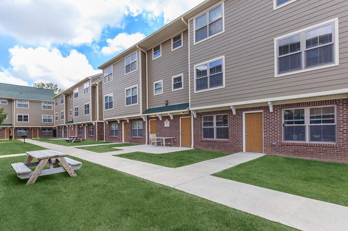 STUDENT APARTMENT HOMES FOR RENT AT AURUM IN SOUTH BEND, IN.  