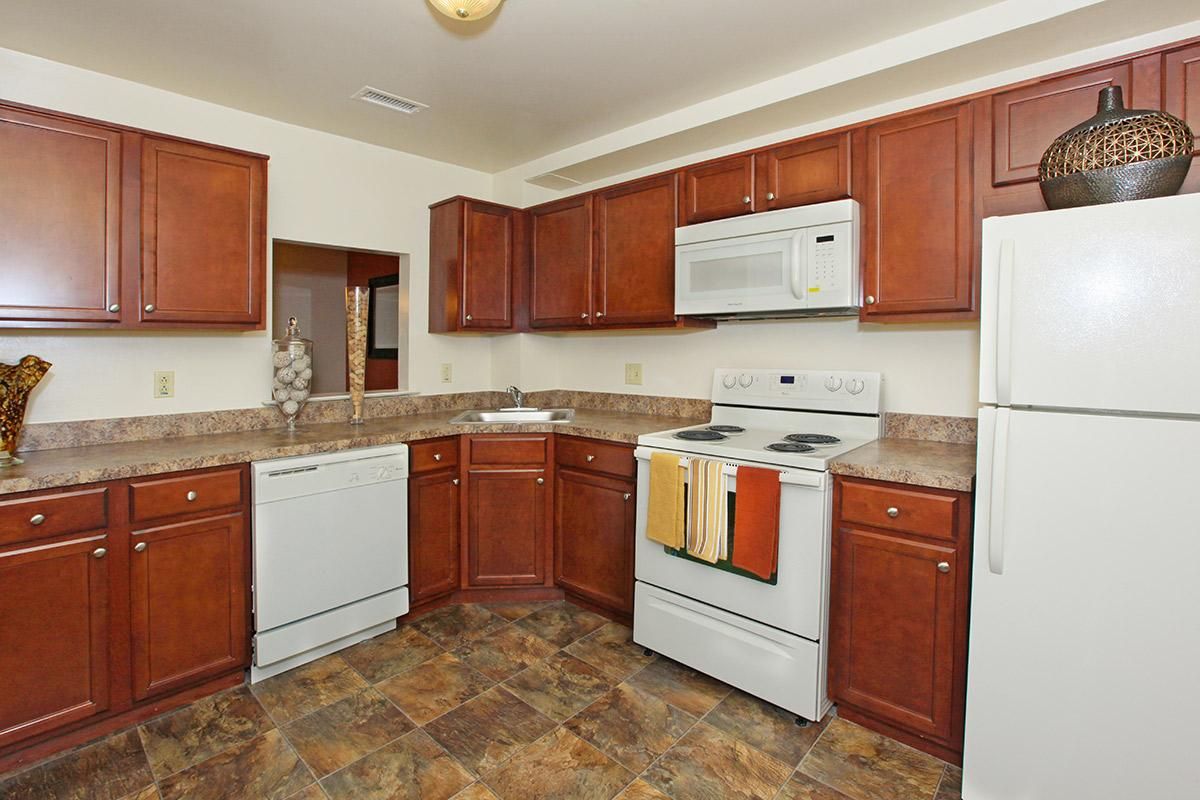 APPLIANCES, BREAKFAST BAR, AND PANTRY