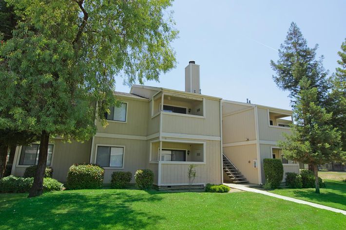 Experience the beauty of California at Lake Ridge Apartments
