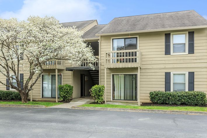 WELCOME TO PAPERMILL SQUARE APARTMENTS IN KNOXVILLE, TENNESSEE