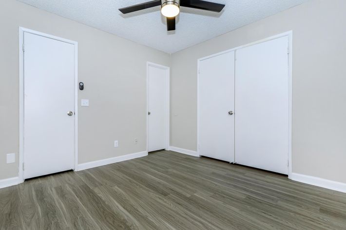 CEILING FANS AND WOOD-LIKE  FLOORS