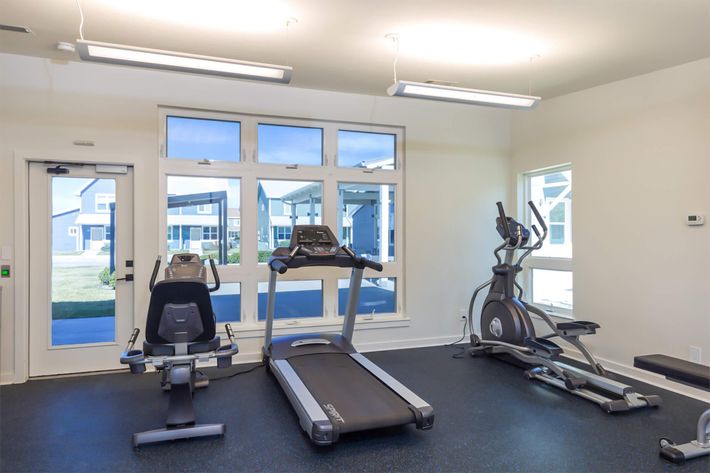 A STATE-OF-THE-ART FITNESS CENTER FEATURING THE MIRROR