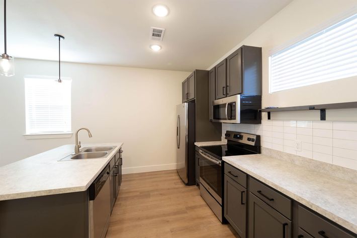 FLOOR PLANS AVAILABLE WITH KITCHEN ISLAND OR PANTRY
