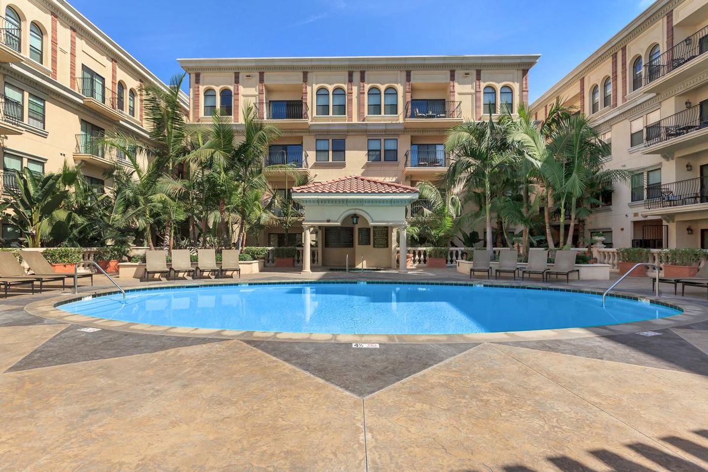 Lorenzo Photo Gallery Usc Student Apartments