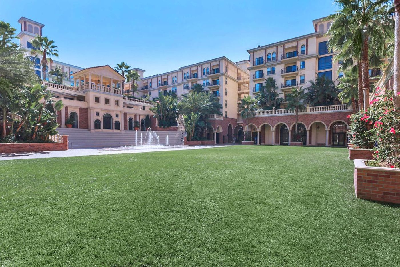 Lorenzo Photo Gallery Usc Student Apartments