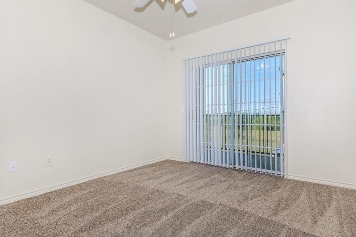 BRIGHT AND INVITING ONE BEDROOM AT WILLOWBEND APARTMENTS