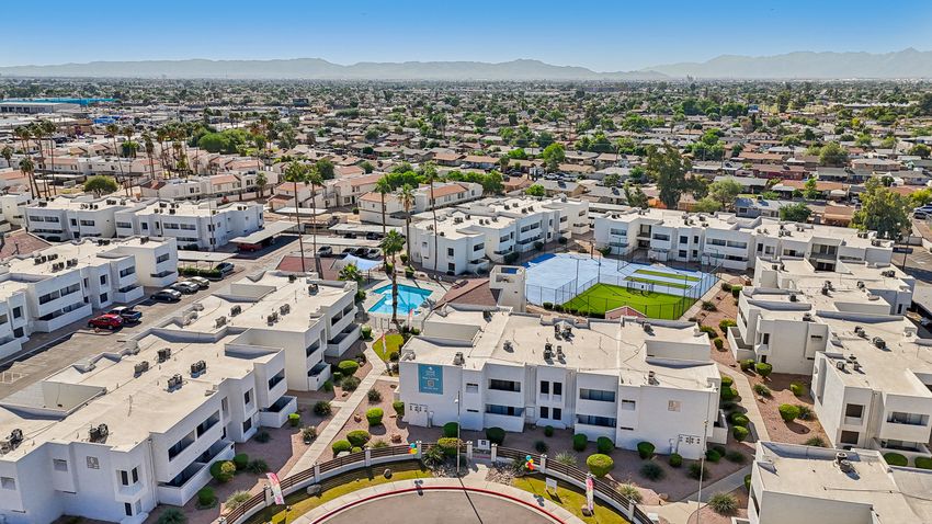 Aerial community view at Cove on 44th Apartments.