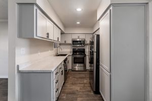 Fully-equipped Kitchen - Glenridge Apartments - Glendale - Arizona