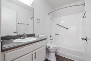 SPACIOUS BATHROOMS WITH STYLIZED FINISHES