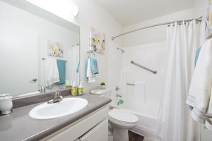 SIMPLE TOUCHES MAKE THIS BATHROOM YOUR OWN