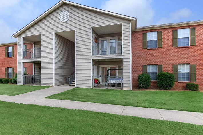 COME HOME TO PEACHTREE PARK APARTMENTS