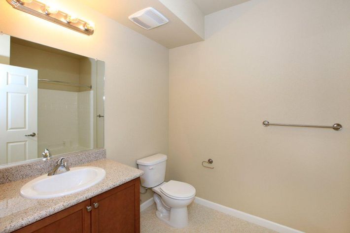 Greystone Apartments has modern bathrooms