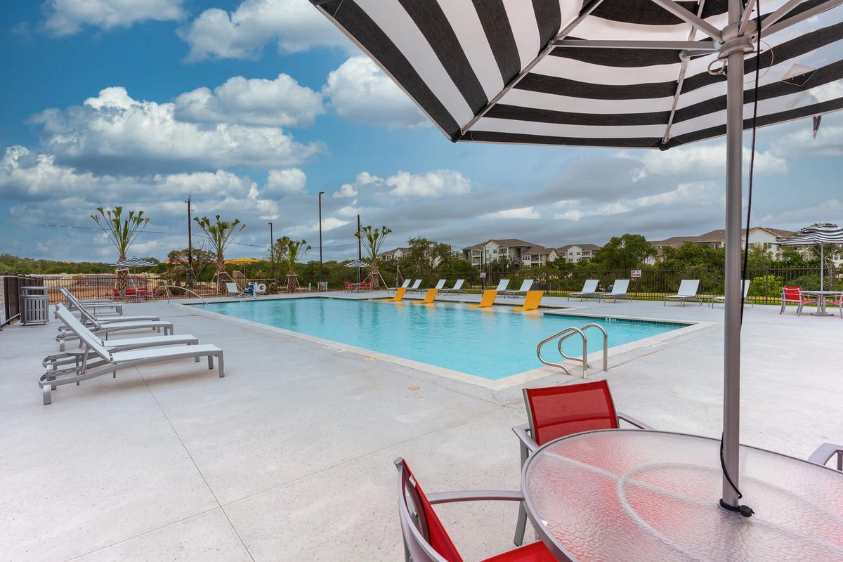 RELAX BESIDE OUR SPARKLING SWIMMING POOL IN SAN ANTONIO, TEXAS