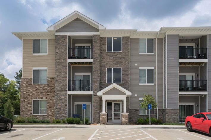 THE TRACE APARTMENTS IN WELDON SPRING, MO