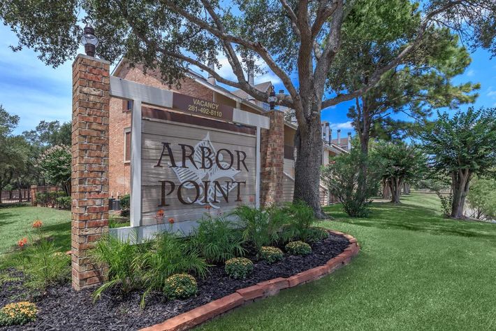 LAKEFRONT APARTMENTS FOR RENT IN HOUSTON, TX