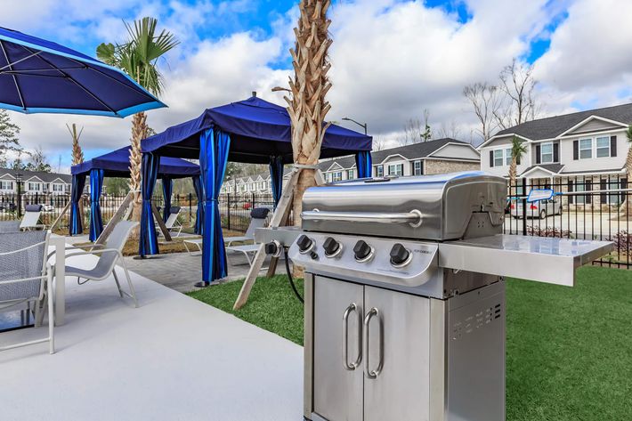 POOLSIDE GRILLING STATIONS
